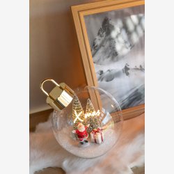 J-Line - Glas Julekugle m/dekoration sne &amp; Julemand - Batteri LED tekst "X mas" H: 18 : 15 cm.