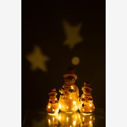 J-Line - Snemand m/LED batteri lys - Porceln Beige/Guld H: 21,5 : 11 cm. 