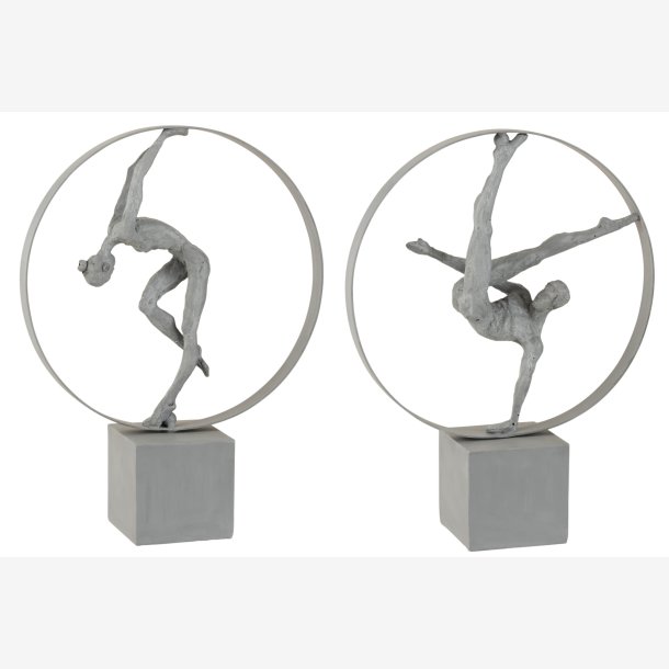 J-Line - Gymnast Figur i ring Gr poly H: 47 B: 36,5 cm. 2 varianter 