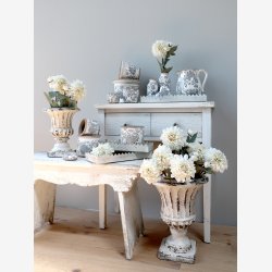 Chic Antique - Opsats/Krukke/Pokal poly Creme Hvid antikt look H: 42 : 32,5cm. 