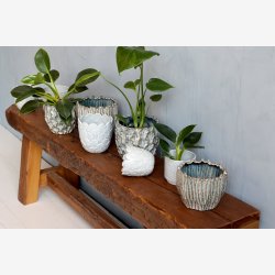 Chic Antique - Fayence Urtepotteskjuler m/fjer Opal H: 10,5 : 10,5 cm.