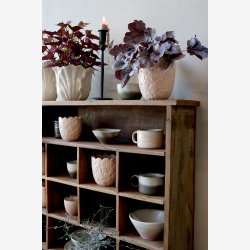 Chic Antique - Fayence Urtepotteskjuler m/Fjer Taupe H: 11,5 : 12 cm.