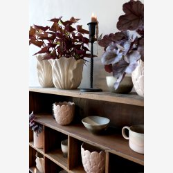 Chic Antique - Fayence Urtepotteskjuler m/Fjer Taupe H: 11,5 : 12 cm.