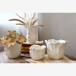 Chic Antique - Fayence Urtepotteskjuler m/blade Creme H: 11 : 14 cm.