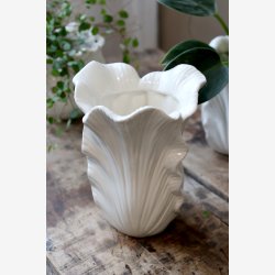 Chic Antique - Fayence Urtepotteskjuler m/blade Creme H: 19 : 14,5 cm.