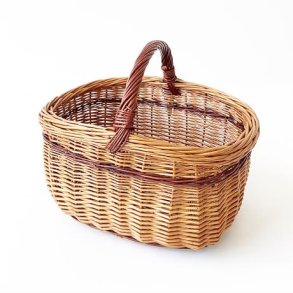 By kurv m/Brun detalje & hank ca. ml L: 40 B: 31 H: 24/40 cm. 