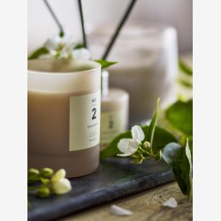 Bloomingville - ILLUME duftlys NO. 2 blomster og bergamotte naturlig voks