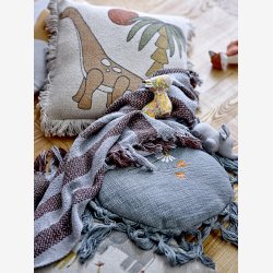 BloomingvilleMINI - Lupo pude m/dinosaurus i genanvendt bomuld 40x40cm.