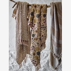 Bloomingville - Plaid m/frynser &amp; Blomsterranker Eydis 160x130 cm. Genanvendt Bomuld