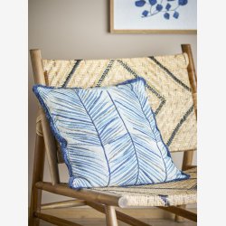 Bloomingville - Laval pude m/palme blade, Bl Bomuld 50 x 50 cm. 