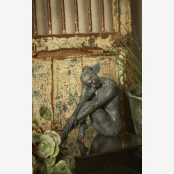 Speedtsberg - AYA Figur dame Poly L: 22 B: 10 H: 18 cm. 