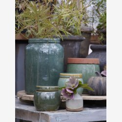 Vase hndlavet ler/glasur ca. : 6,5 H: 8cm. Flere farver.