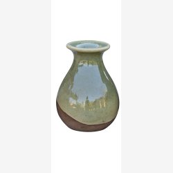 Vase hndlavet ler/glasur drbeformet ca. : 8 H: 10,5cm. Flere farver.