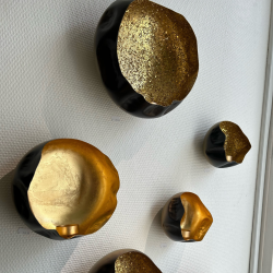 C'EST BON - Vg lysestage brndt messing look m/ guld mosaik :26cm.