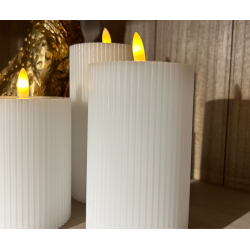 LED-lys pakke 4 dele m/3 stk. bloklys : 7,5 H: 10/12,5/15cm. Rillet. Inkl. fjernbetjening