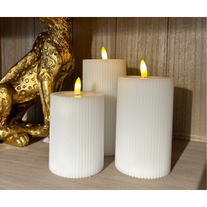 LED-lys pakke 4 dele m/3 stk. bloklys : 7,5 H: 10/12,5/15cm. Rillet. Inkl. fjernbetjening