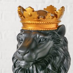 Lvernes Konge Figur Sort m/Guld Krone H: 34,5 B: 13,5 D: 22 cm. Poly