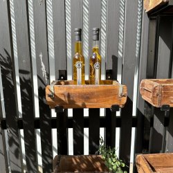 Reol af rustikke murstensforme, med 2 hylder