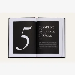 The Essence of Chanel Bog