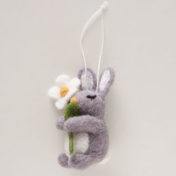 H�ngende kanin figur gr�n/gr� Jern, polystyrenskum, uld, polyester B:4,5 H:9 cm