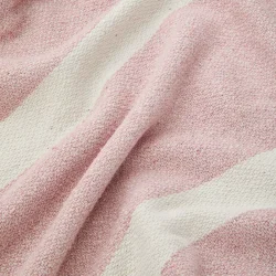 Madam Stoltz stribet plaid i rosa/off white 125x175 cm. 