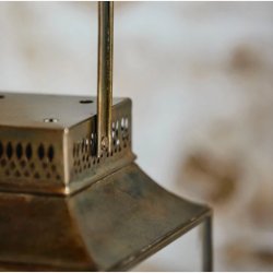 NORDAL - Antique Lanterne Jern Guld Finish B:14,5 D:14 H:30,5 cm. V�gt: 1,11kg.