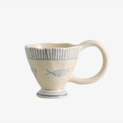 NORDAL - Kop m. hank Keramik Hvid/bl� m. fisk L:9 H:10 D:10 cm.