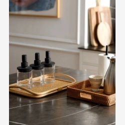 NORDAL - Kop m. hank Keramik Hvid/bl� m. fisk L:9 H:10 D:10 cm.