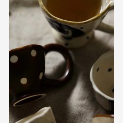 NORDAL - Kop m. hank Keramik Hvid/bl� m. g�s L:9 H:10 D:10 cm.