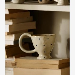 NORDAL - Kop m. hank Keramik Hvid/bl� m. g�s L:9 H:10 D:10 cm.