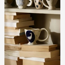 NORDAL - Kop m. hank Keramik Hvid/bl� m. g�s L:9 H:10 D:10 cm.