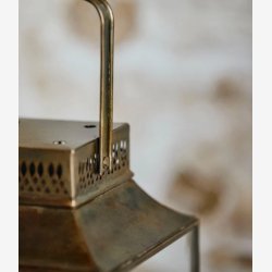 NORDAL - Antique Lanterne Jern Guld Finish B:14,5 D:14 H:38 cm. V�gt: 1,43kg.