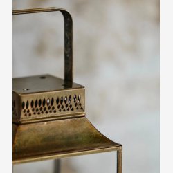 NORDAL - Antique Lanterne Jern Guld Finish B:14,5 D:14 H:38 cm. V�gt: 1,43kg.
