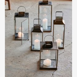 NORDAL - Antique Lanterne m. flad top Jern Guld Finish B:19 D:19 H:27 cm. V�gt: 1,57kg.