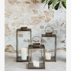 NORDAL - Antique Lanterne m. flad top Jern Guld Finish B:19 D:19 H:27 cm. V�gt: 1,57kg.