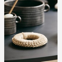 NORDAL - Bordsk�ner m. juteflet Natur H:2,5 D:16,5 cm.