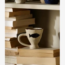 NORDAL - Kop m. hank Sandfarvet m. fisk L:11 H:10 D:9 cm.