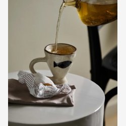 NORDAL - Kop m. hank Sandfarvet m. fisk L:11 H:10 D:9 cm.