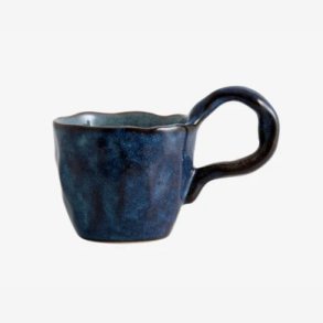 NORDAL - Kop m. hank Bl� Organisk form Keramik B:14 L:9 H:7,5 D:8,5 cm.