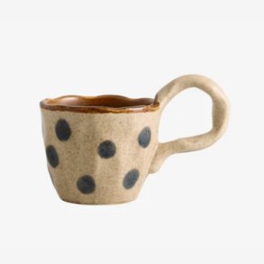 NORDAL - Kop m. hank og prikker Bl�/Sand Organisk form Keramik B:14 L:9 H:7,5 D:8,5 cm.