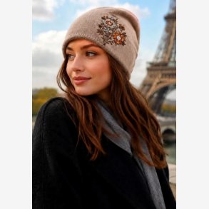 Lisbeth Merrild - Hue Strik m. perler og palietter Beige