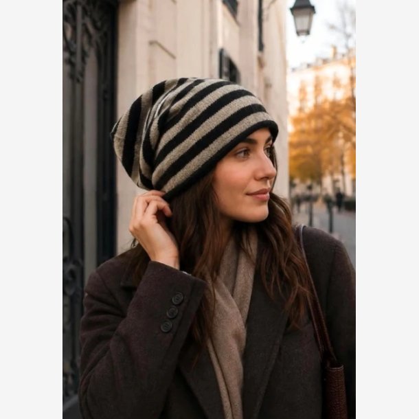Lisbeth Merrild - Hue Strik m. striber Sort/taupe