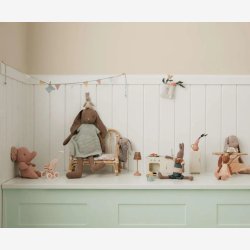 Maileg - Kanin m. bl� blomsterkjole H:21 cm.