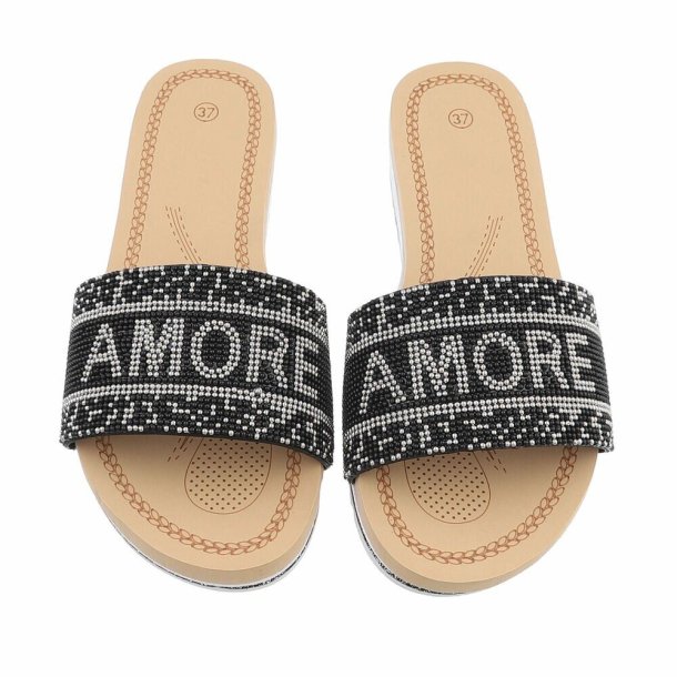 OLGA - Slip-on Sandal m/tekst "AMORE" Sort