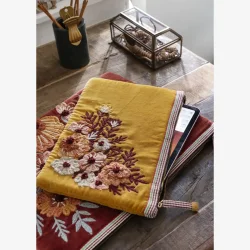 Madam Stoltz - Clip m/ophngs hul, "Guld" Jern B: 4 H: 10 cm.