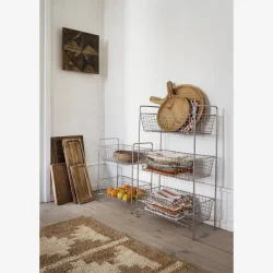 Madam Stoltz - Skl Akacietr D: 20 H: 8 cm.