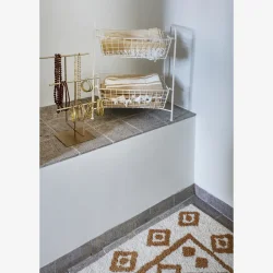 Madam Stoltz - Jernreol m. 2 kurve, cremefarvet 39x23x49 cm