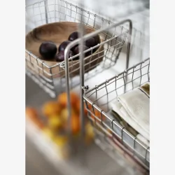 Madam Stoltz - Skl Akacietr D: 20 H: 8 cm.