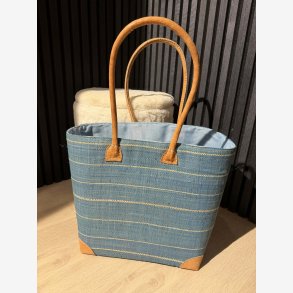 Madam Gr�skar - Strandtaske Bl� m. tynde striber 43x34cm.