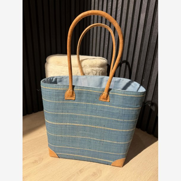 Madam Gr�skar - Strandtaske Bl� m. tynde striber 43x34cm.